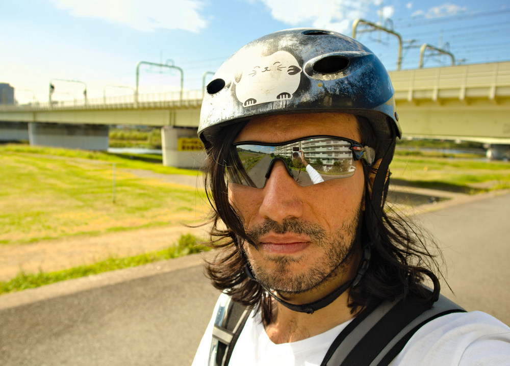 Gori Riding beside Tama River